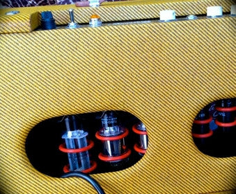 the MOONSHINE'39 Combo, a reproduction prewar EH-185 octal tube amp