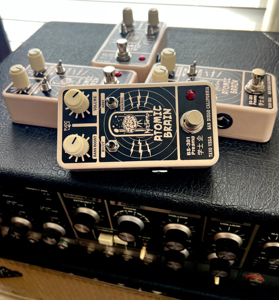 ATOMIC BRAIN® 301 Analog preamp - for Guitar, Pedal Steel, Keys & Bass. Full Dynamic preamp booster